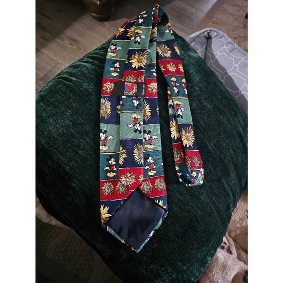 Tie Disney Classic Mickey Unlimited - Picture 2 of 6